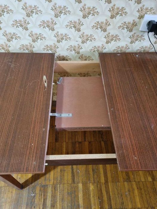 Советский (ГДР) деревянный стол с механизмом подъёма для вашего дома