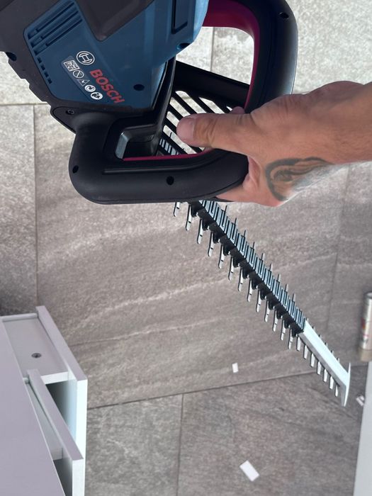 Акумулаторен храсторез Bosch