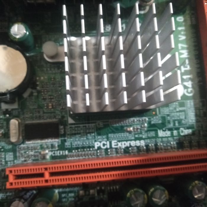 Материнская  плата