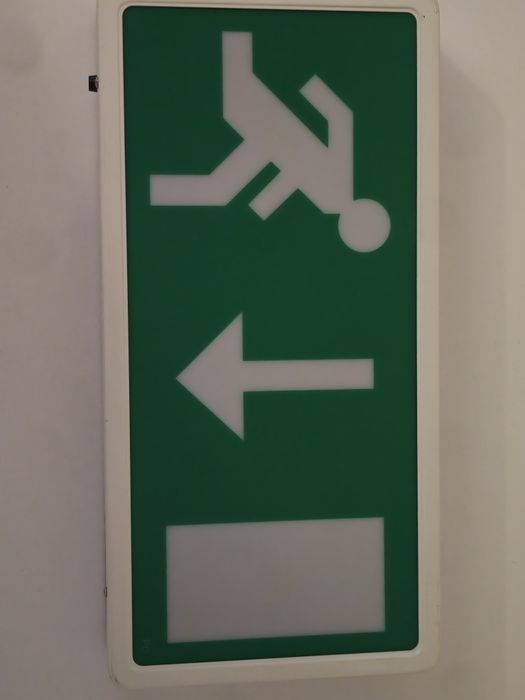 Indicator luminos ieșire de urgență.