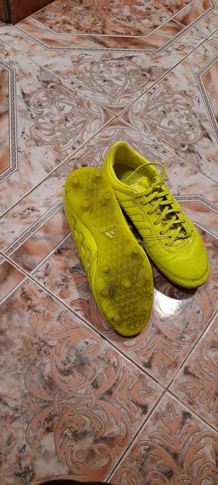 Футболни обувки Adidas за шампиони