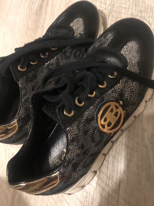 Кроссовки на девочку