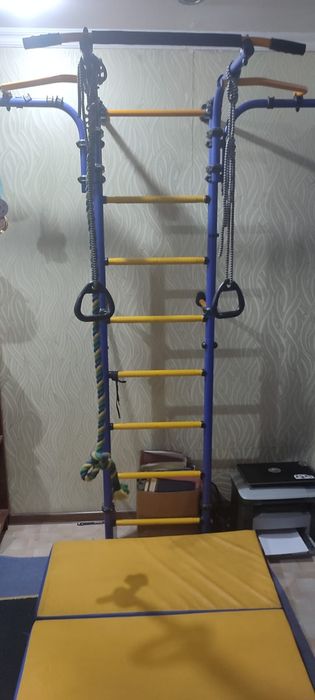 Продам шведскую стенку с канатом и кольцами