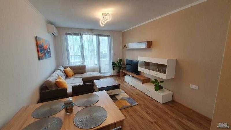 Луксозен двустаен апартамент в Зорница