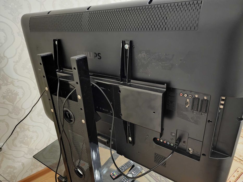 Телевизор «PHILIPS».