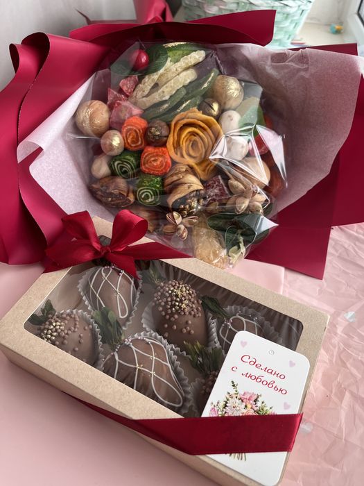 Букет из сухофруктов клубника