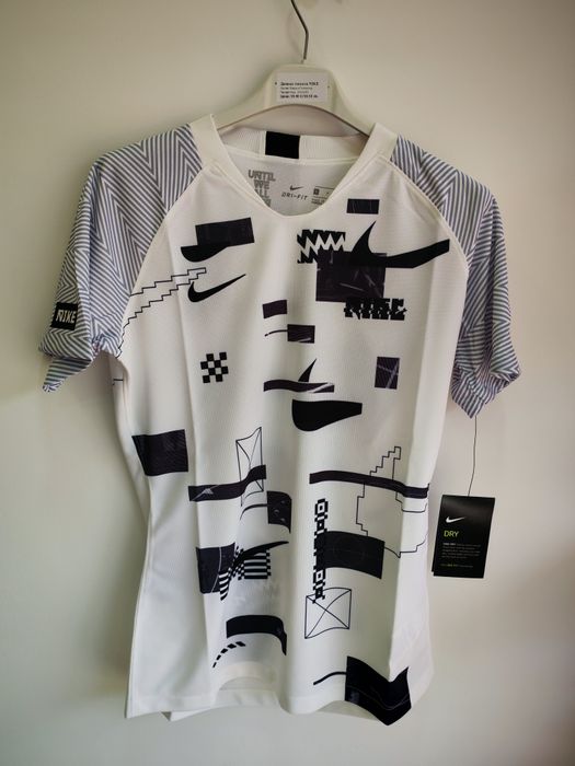 Дамска тениска Nike Dry History Month