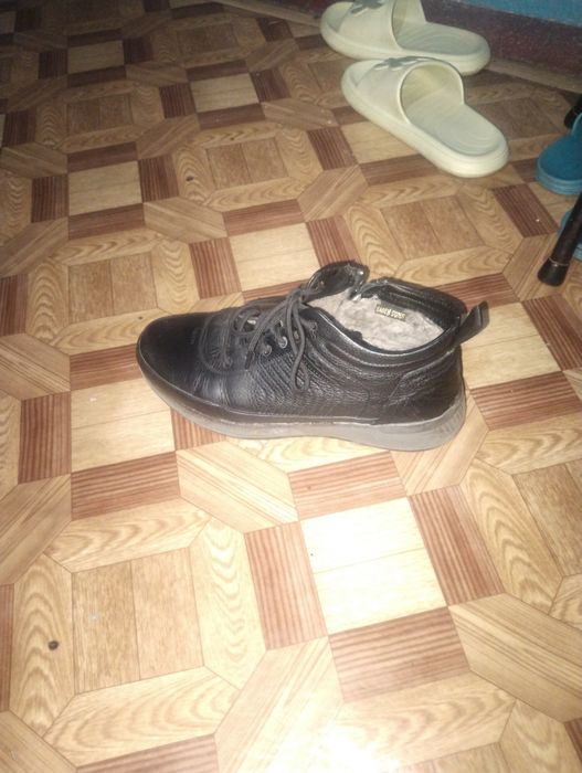 Кроссовки кожаные