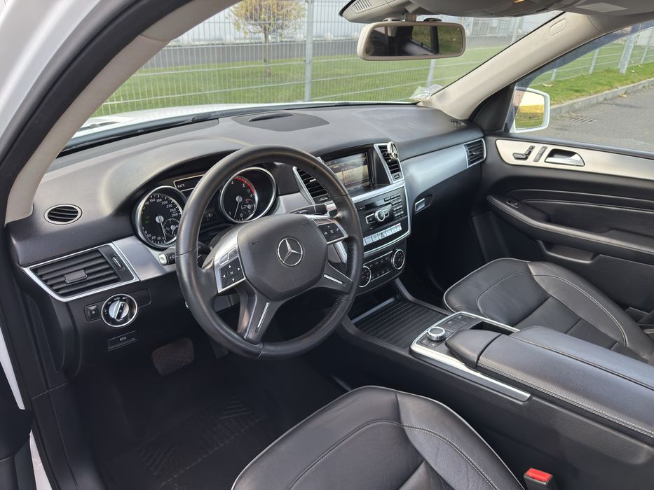 Mercedes Benz ML350 // Exlusive AMG // 258 cp //4x4// Panoramic