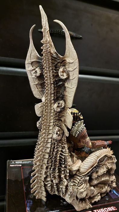 Tron Predator statueta