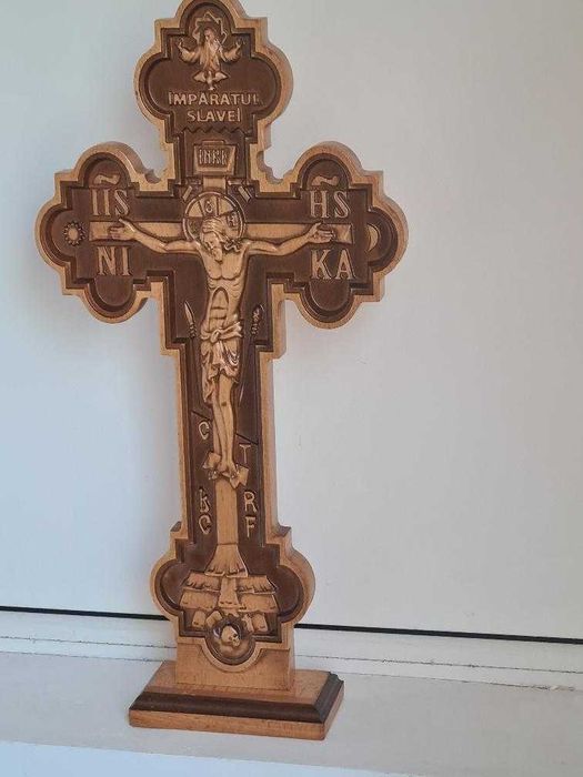Cruce Lemn Masiv cu Postament Relief 3 D