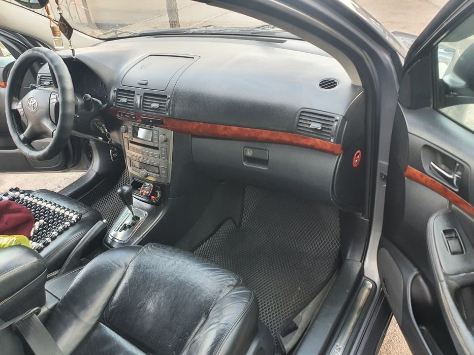 Тойота авенсис 2008