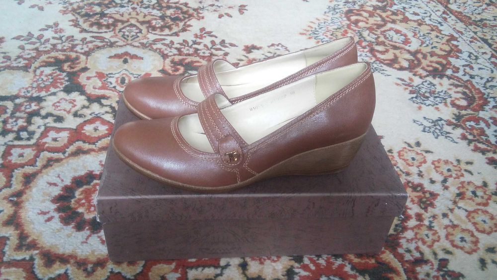 Продам женские туфли