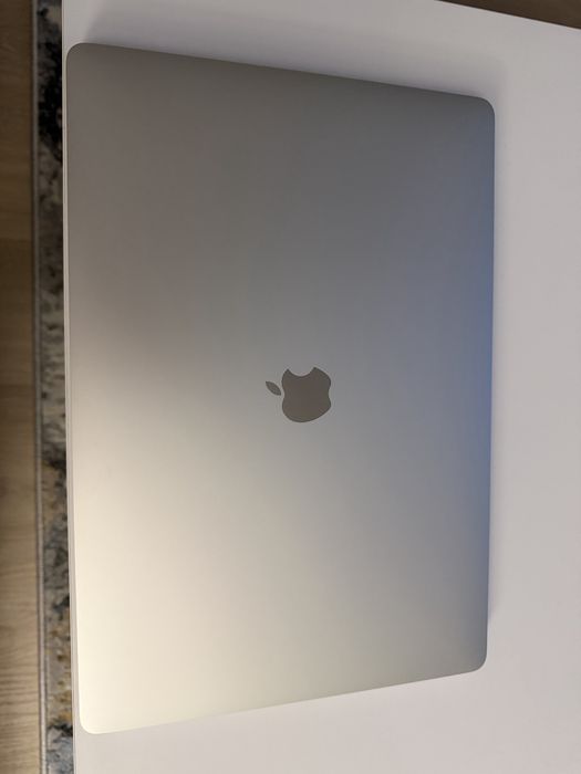 Apple MacBook Pro 16 2019 i9 2.3ghz 32GB RAM 1TB SSD CA NOU