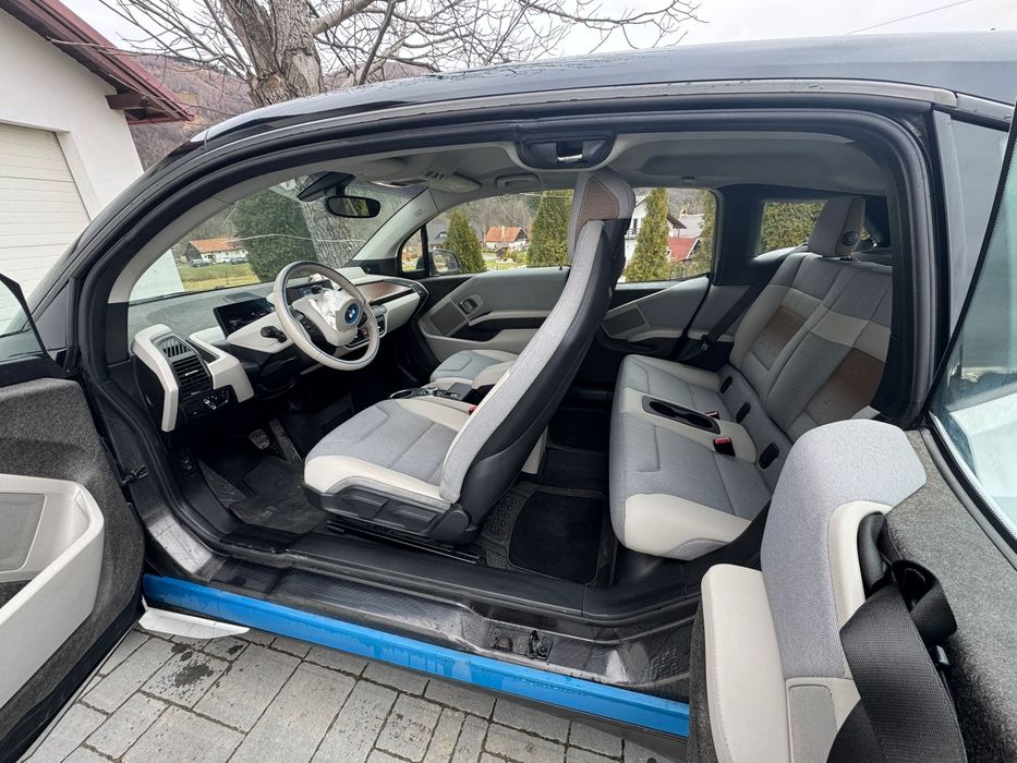 Bmw i3 usor avariat