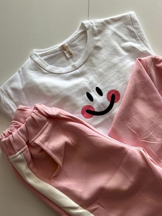 Тройка новая на девочку 3-4 года