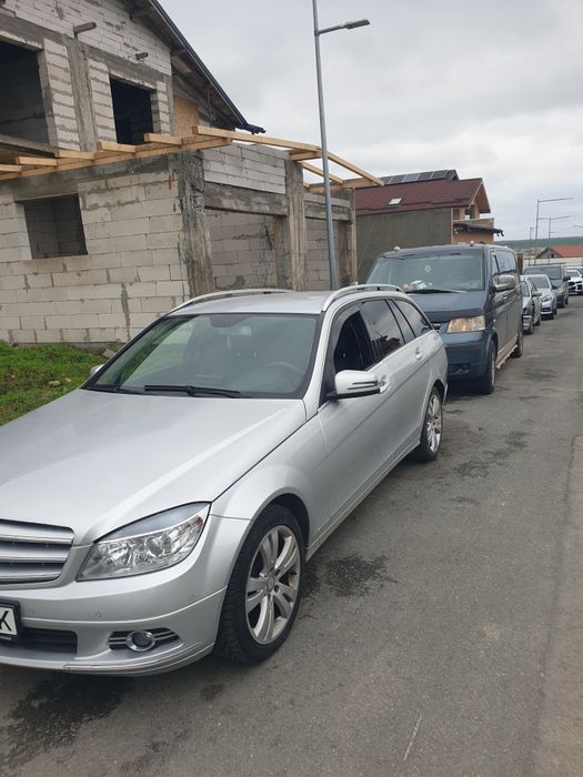 Vând Mercedes c220