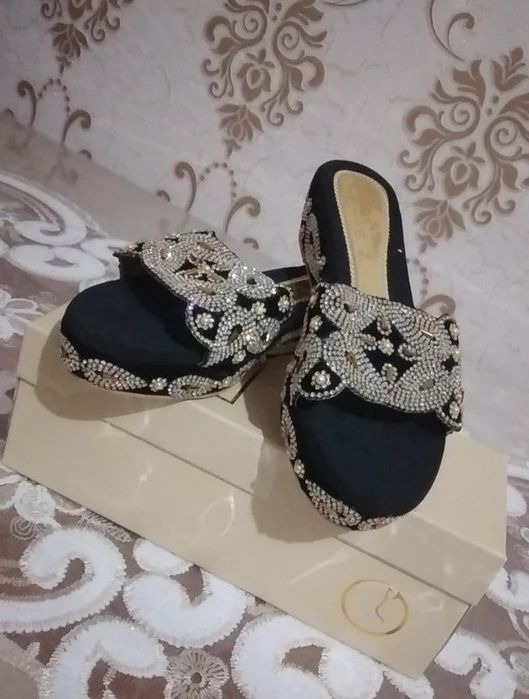 Тапочки новые  оригинал Срочна Продаётся