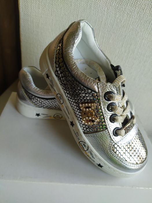 Кроссовки на девочек