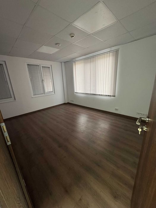 Дава се под наем Офис в Ямбол, Възраждане - 200 кв.м за 255 € - Снимка #6