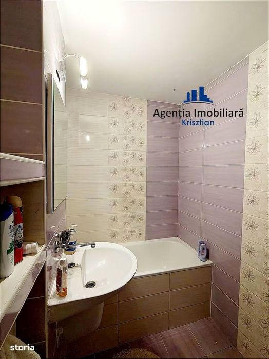 Apartament cu 4 camere de vânzare zona Micro 16