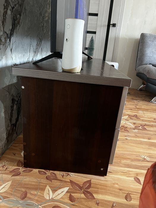 Продам тумбу под ТВ