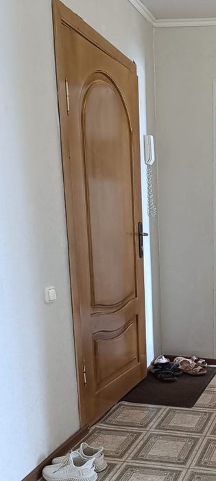 Продам деревянную дверь