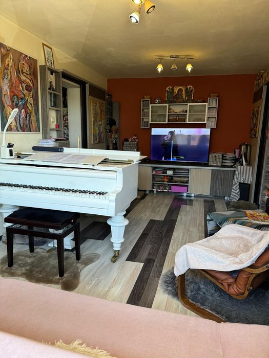 Vând urgent apartament cu 2 camere situat în zona centrală, Griviței.