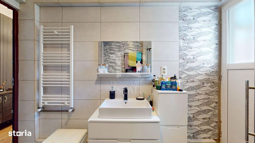 Apartament interbelic cu 3 camere, 124 mp, vis-à-vis de