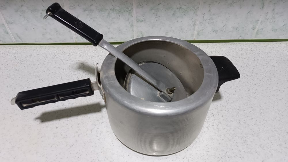 алюминиевая скороварка советского производства (Made in USSR).