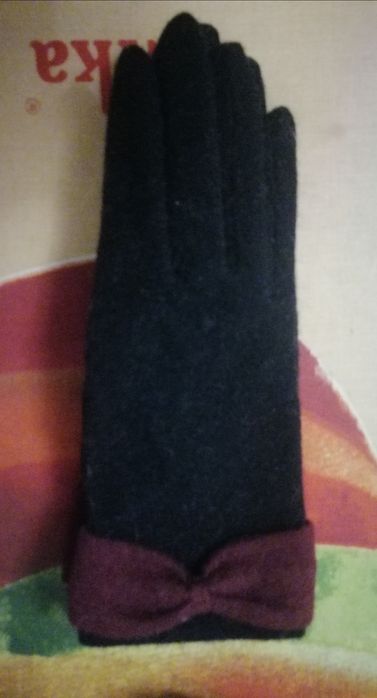 Женские перчатки