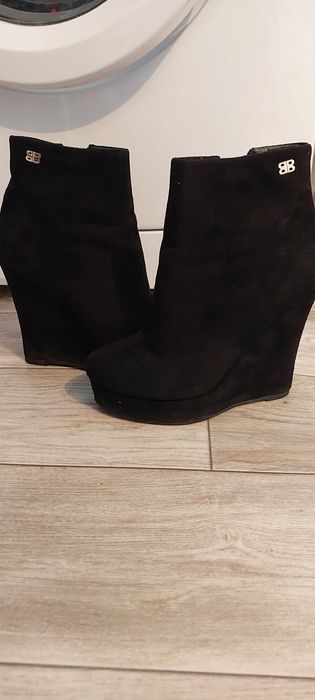 Продам ботинка 35-36