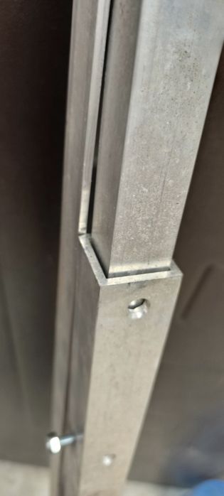 Регулируема стойка за монтаж на соларни панели под наклон