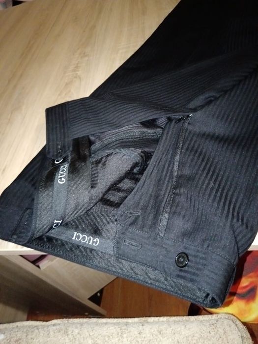 vând costum gucci original