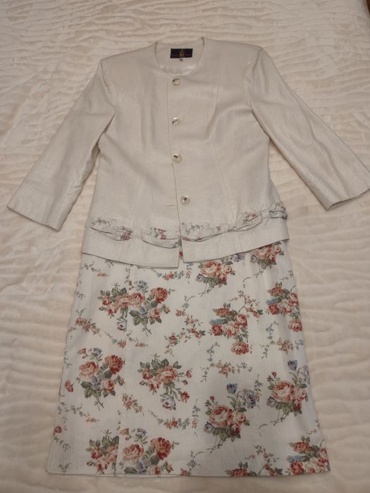 Светла рокля на цветя