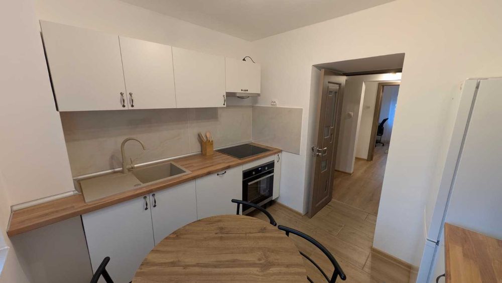 Apartament cu 3 camere de inchiriat
