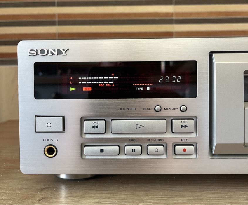 Casetofon Deck Sony TC-KB 920S-QS.