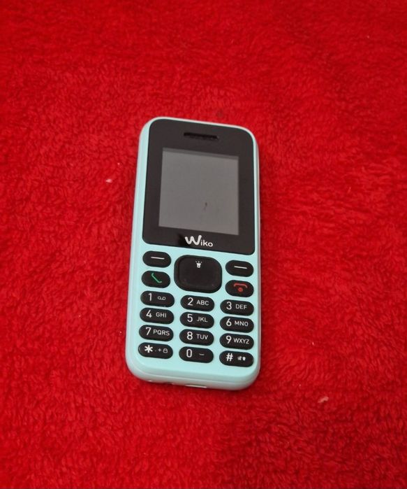 Telefon cu butoane perfect funcțional