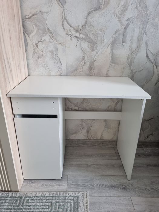 Письменный стол продаётся