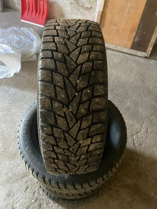 Продаю шины шипованные