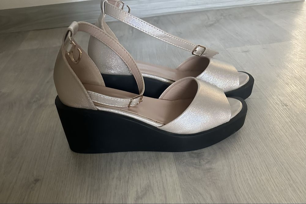 Босоножки летние 37 размер