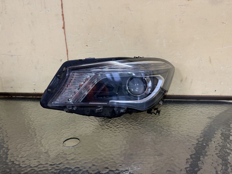 far stanga mercedes cla