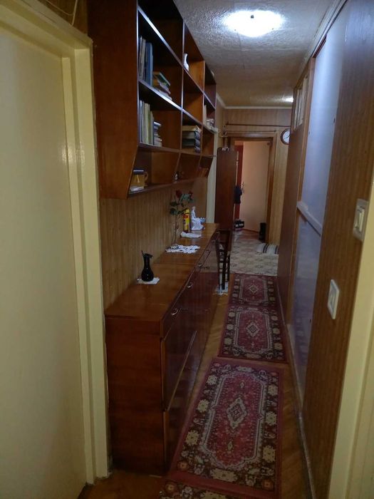 Apartament cu 4 camere ,2 bai si pivnita