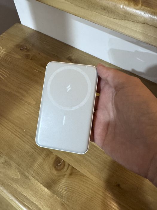 Продам повер банк для Айфон Anker brend