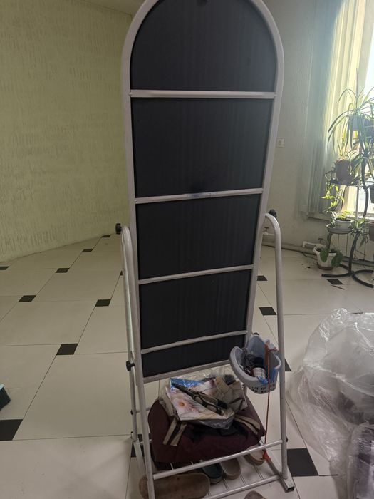 Зеркало стоящий