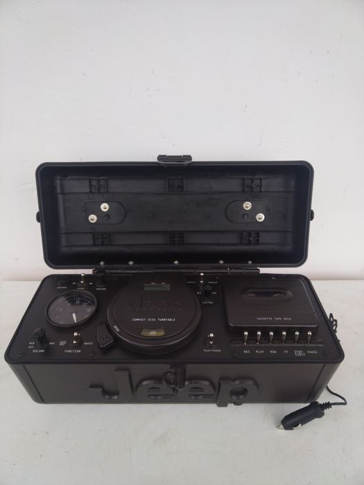 Радио-касетофон и диск  Roadstar, изработено по поръчка за JEEP