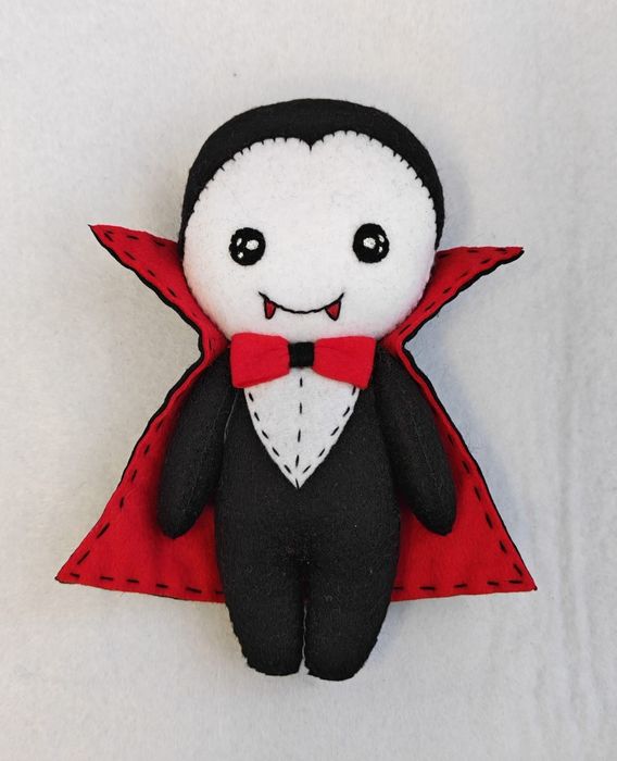 Set cadou papusa Dracula+breloc