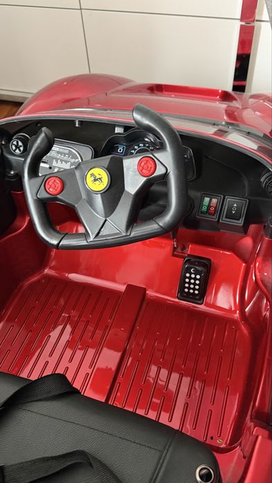 Продам машину на аккумуляторе