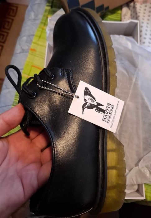 Pantofi noi cu eticheta