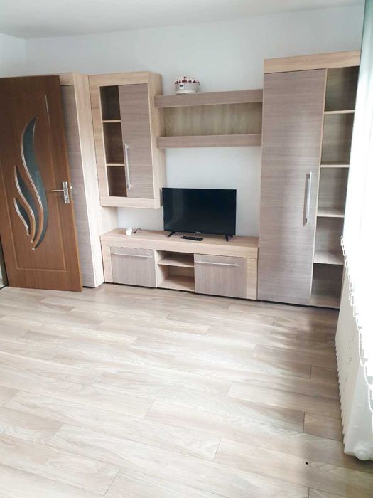 Apartament vis-a-vis de Liceul Sportiv, str. Calea Moldovei, 2 camere, balcon inchis, etaj 1